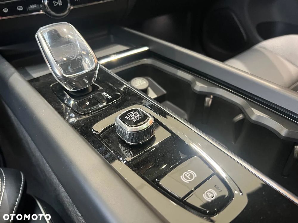 Volvo XC 60 T8 Plug-In Hybrid AWD Ultimate Black Edition - 28