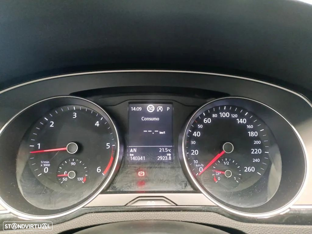 VW Passat Variant 2.0 TDi Confortline DSG - 9