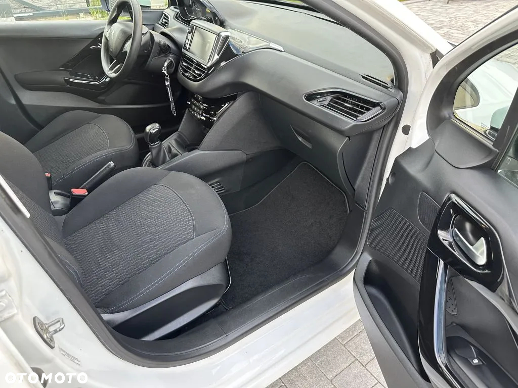 Peugeot 208 PureTech 82 Start & Stop Style - 17