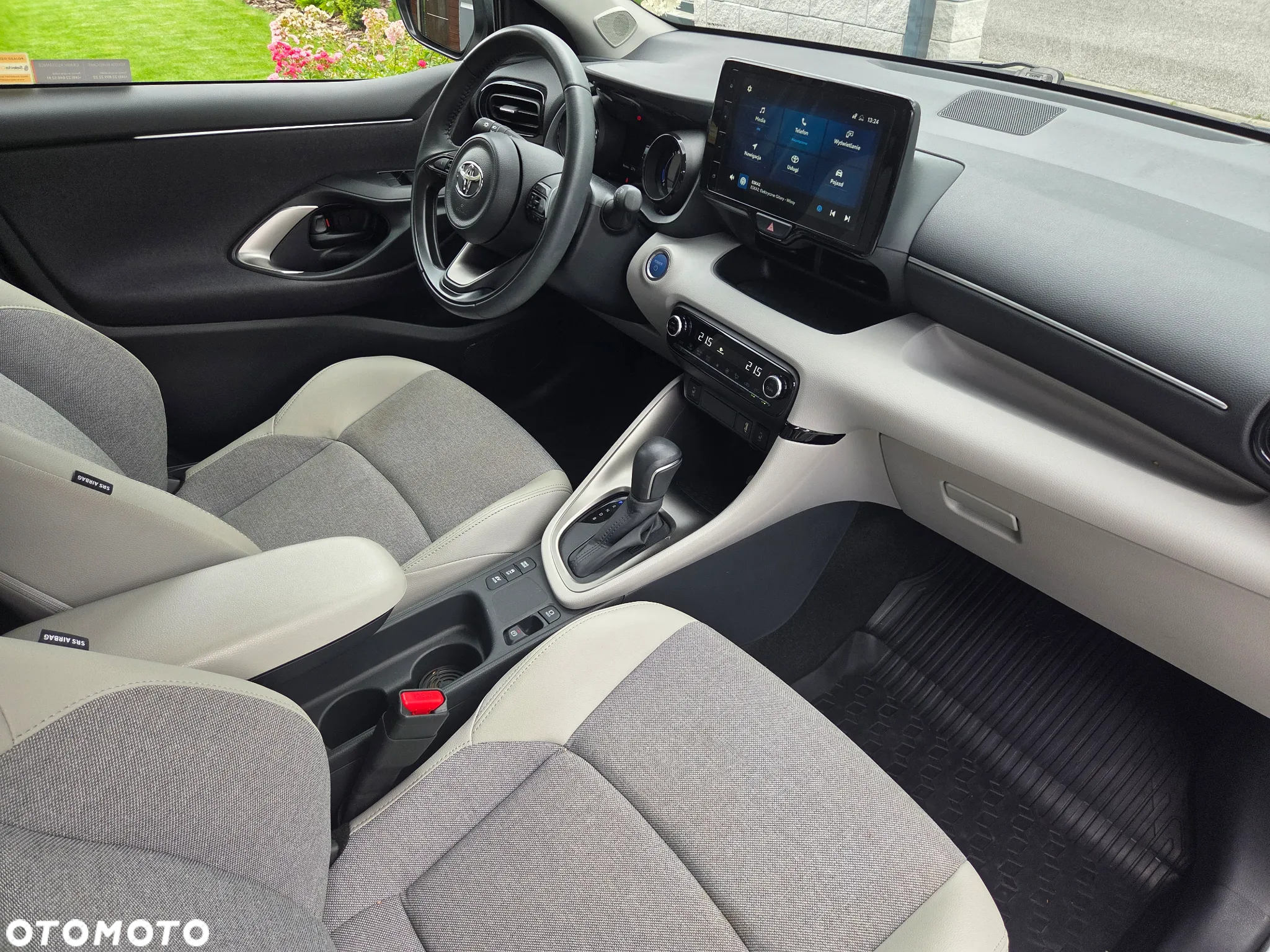 Toyota Yaris Hybrid 1.5 Executive - 12