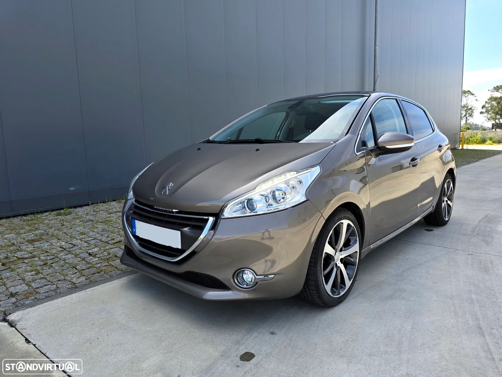 Peugeot 208 1.6 e-HDi Allure - 1