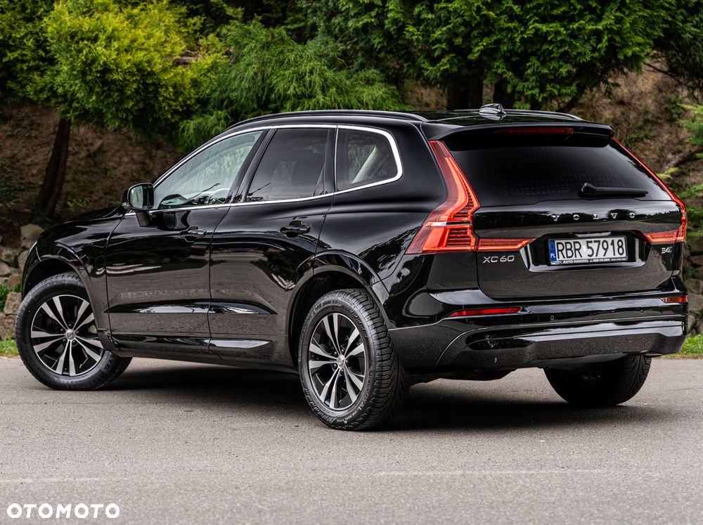 Volvo XC 60 B4 D AWD Geartronic Momentum Pro - 23