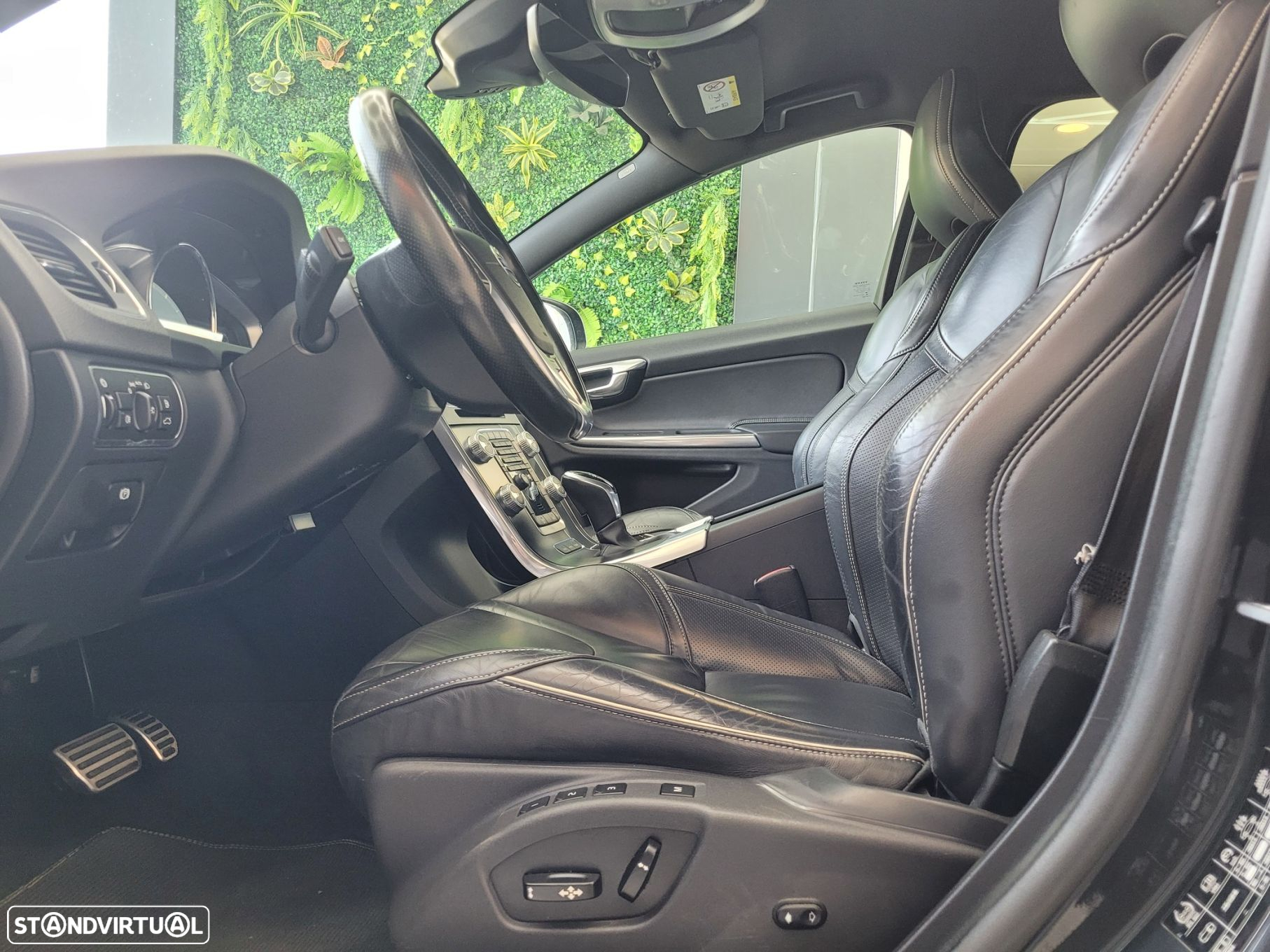 Volvo V60 2.4 D6 R-Design AWD Phev - 7