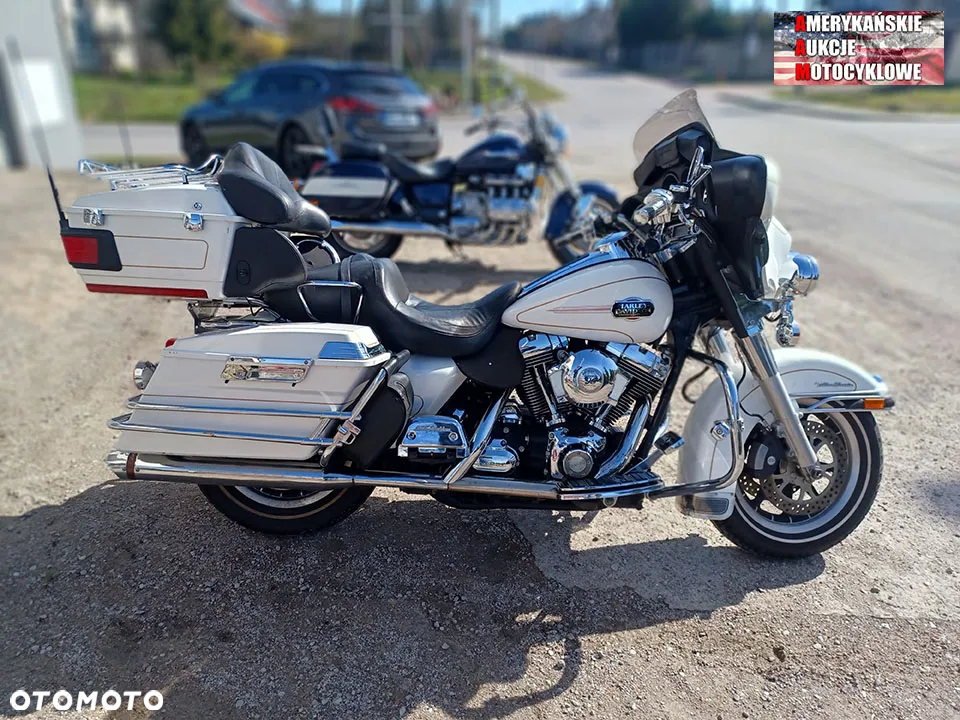 Harley-Davidson FLHTCU Ultra - 2