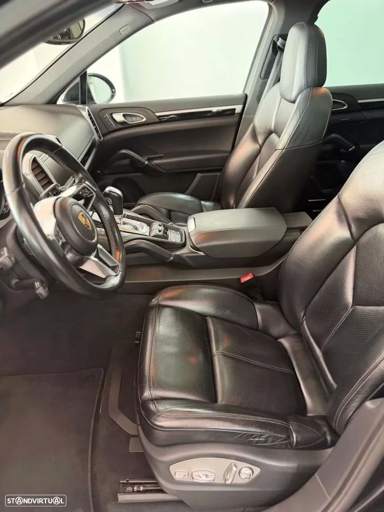 Porsche Cayenne Platinum Edition - 17