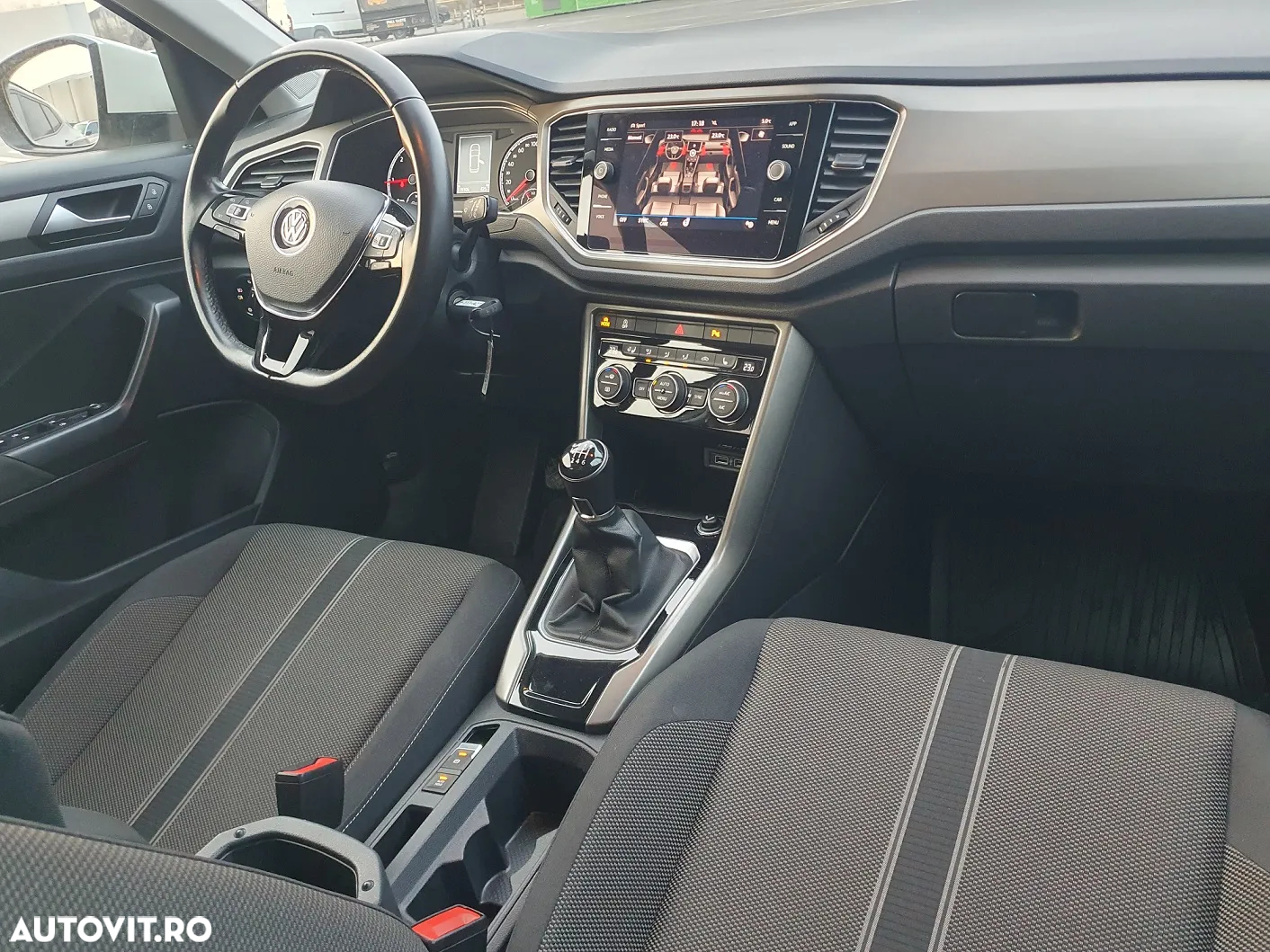 Volkswagen T-ROC - 8
