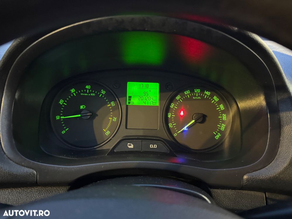 Skoda Fabia 1.2 HTP Fresh - 11