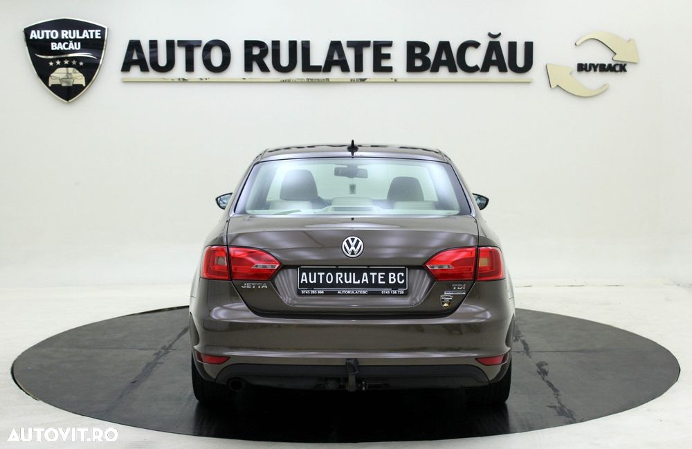Volkswagen Jetta - 11