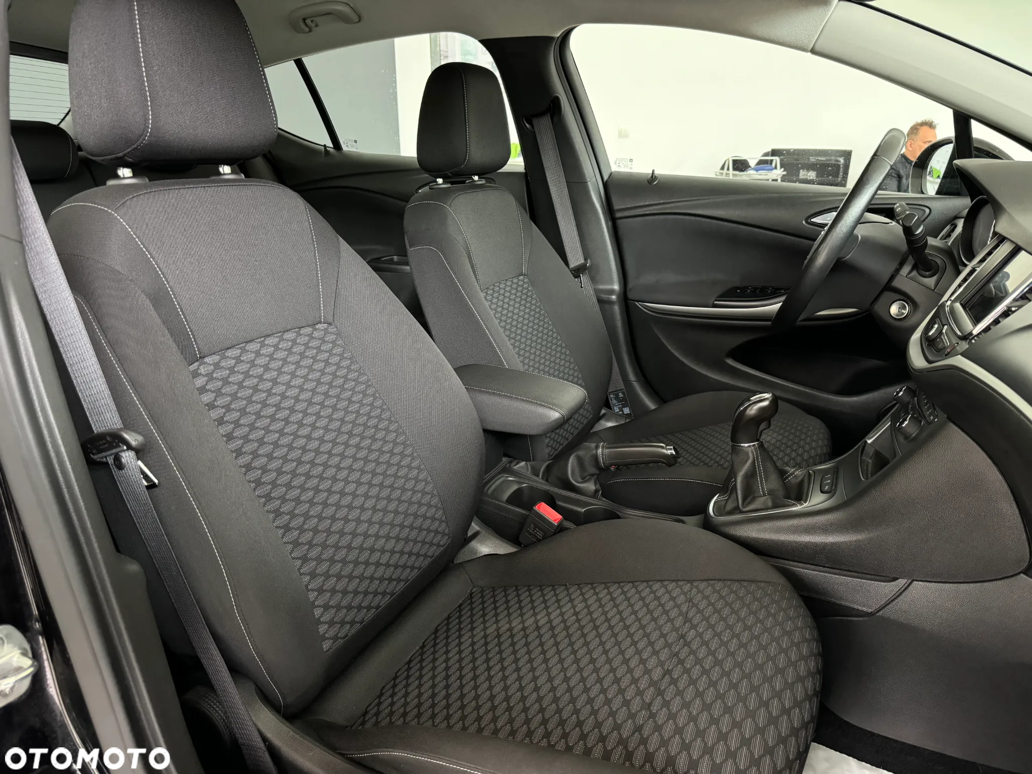 Opel Astra V 1.2 T Edition S&S - 16