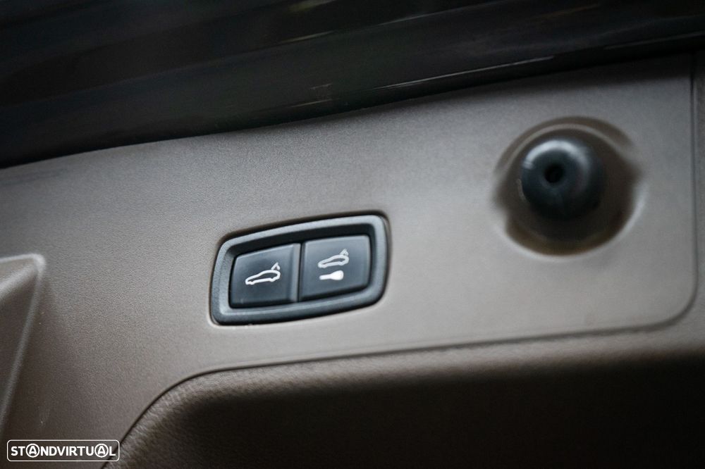 Porsche Panamera Sport Turismo 4 E-Hybrid - 23