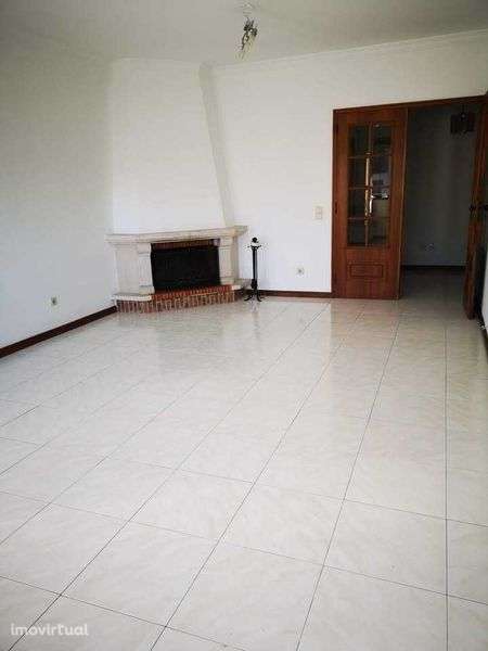 Arrendamento Apartamento T3 | Circunvalação | Areosa - Grande imagem: 2/12