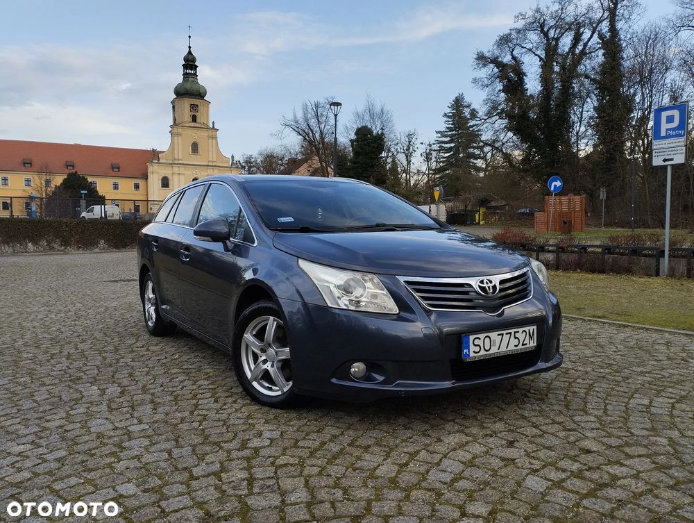 Toyota Avensis 2.0 D-4D Executive - 1