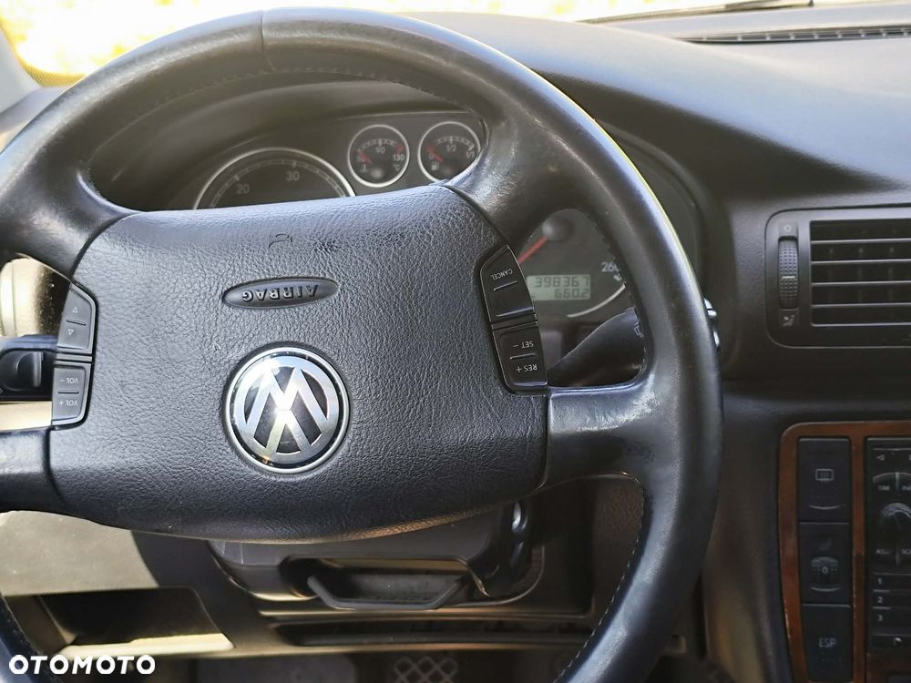 Volkswagen Passat 1.9 TDI Highline - 5