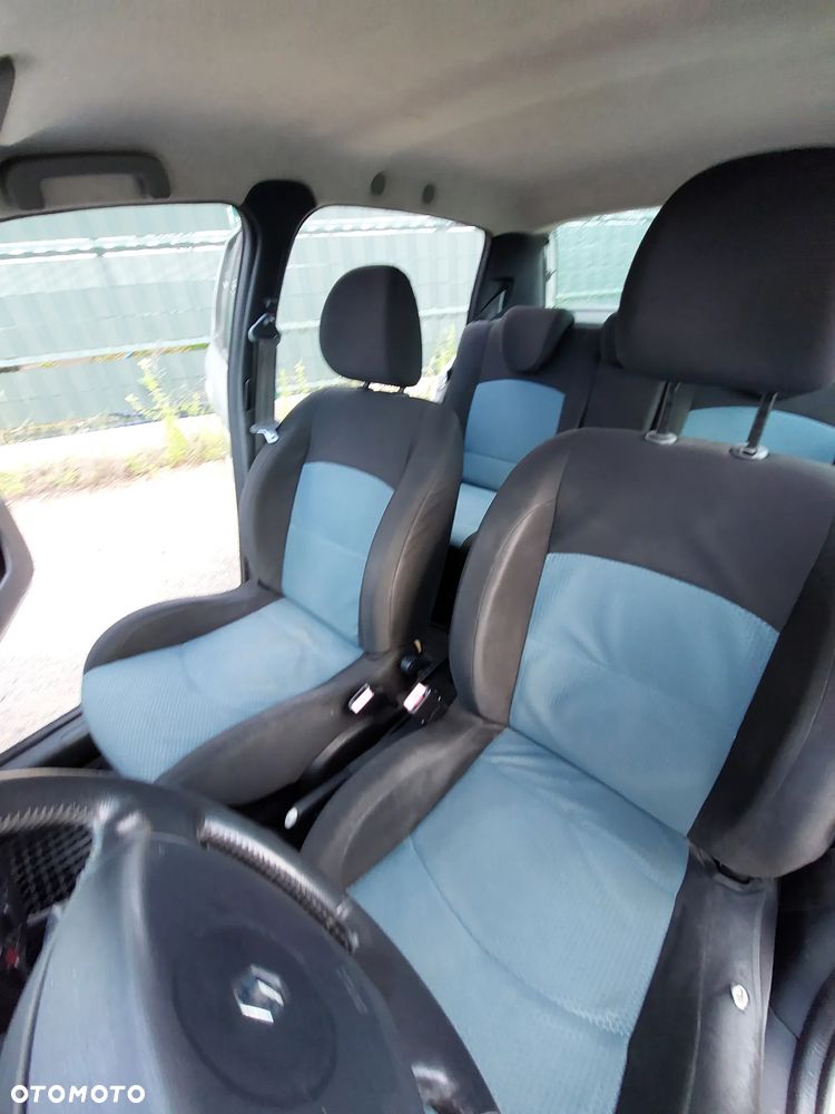 Renault Clio - 11