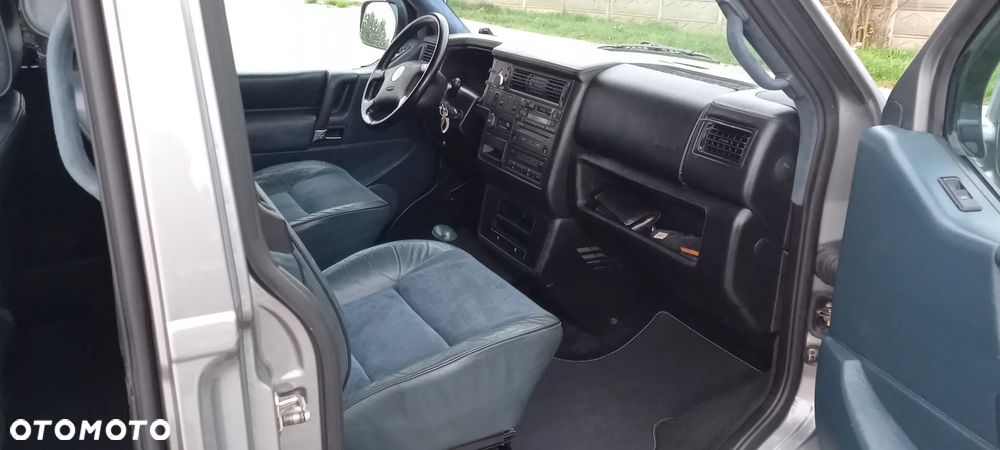 Volkswagen Caravelle Standard - 32