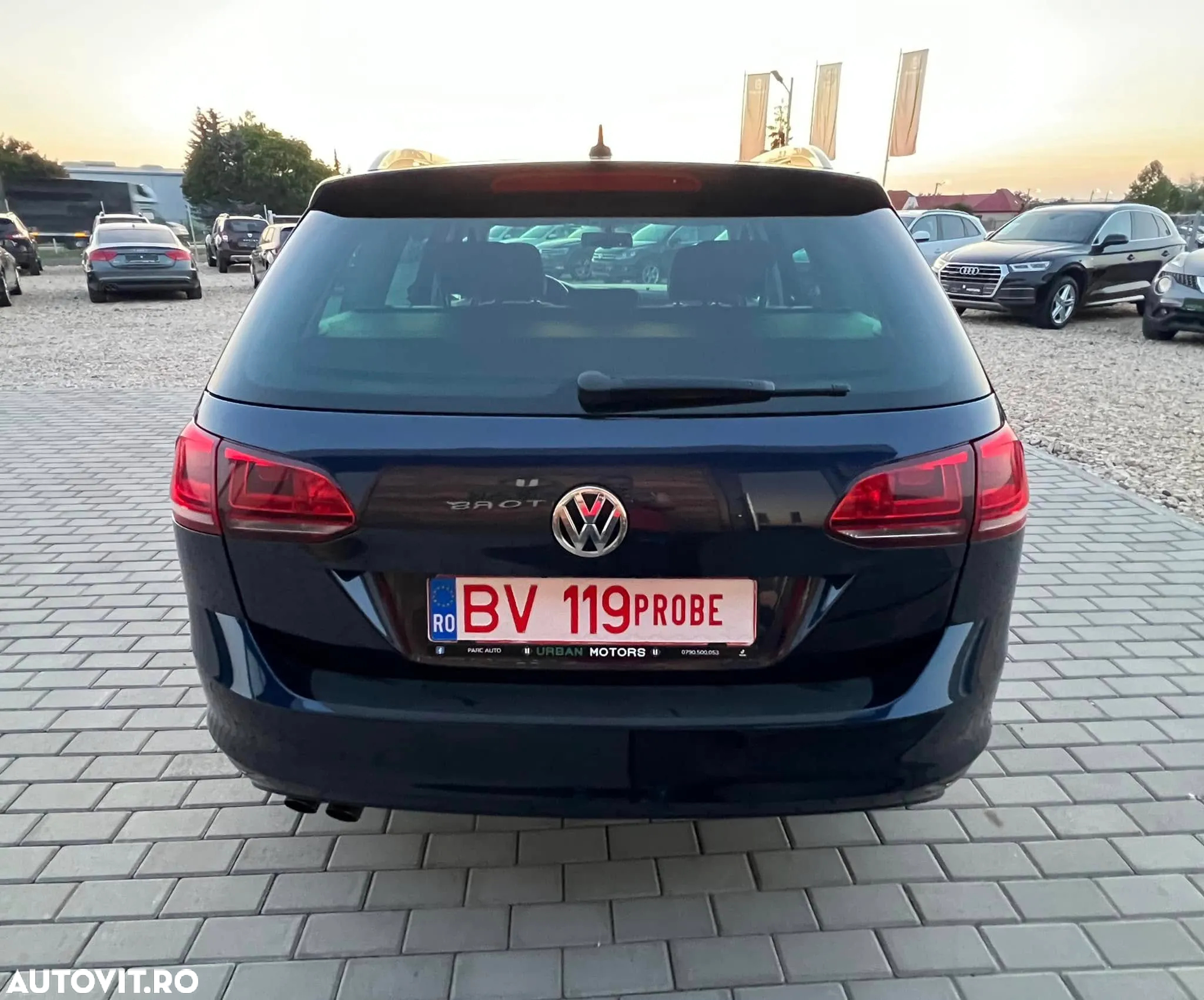 Volkswagen Golf 2.0 TDI Highline - 27