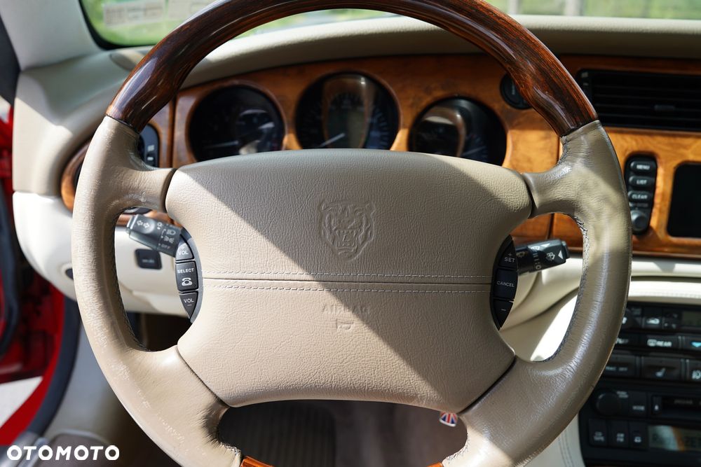 Jaguar XK8 - 19