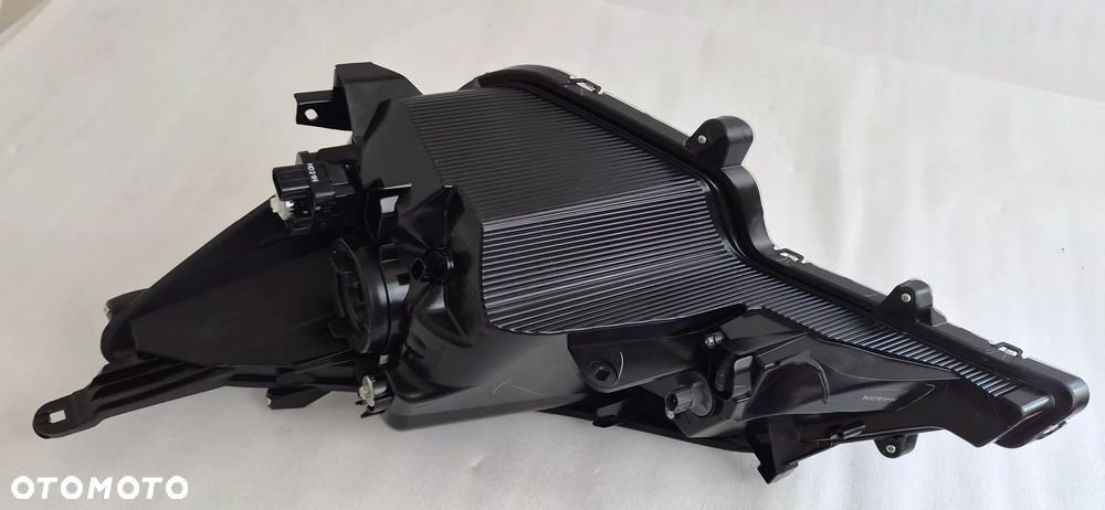 LAMPA PRAWA PRZÓD MITSUBISHI SPACE STAR LIFT 2019- STANLEY W5335 - 12