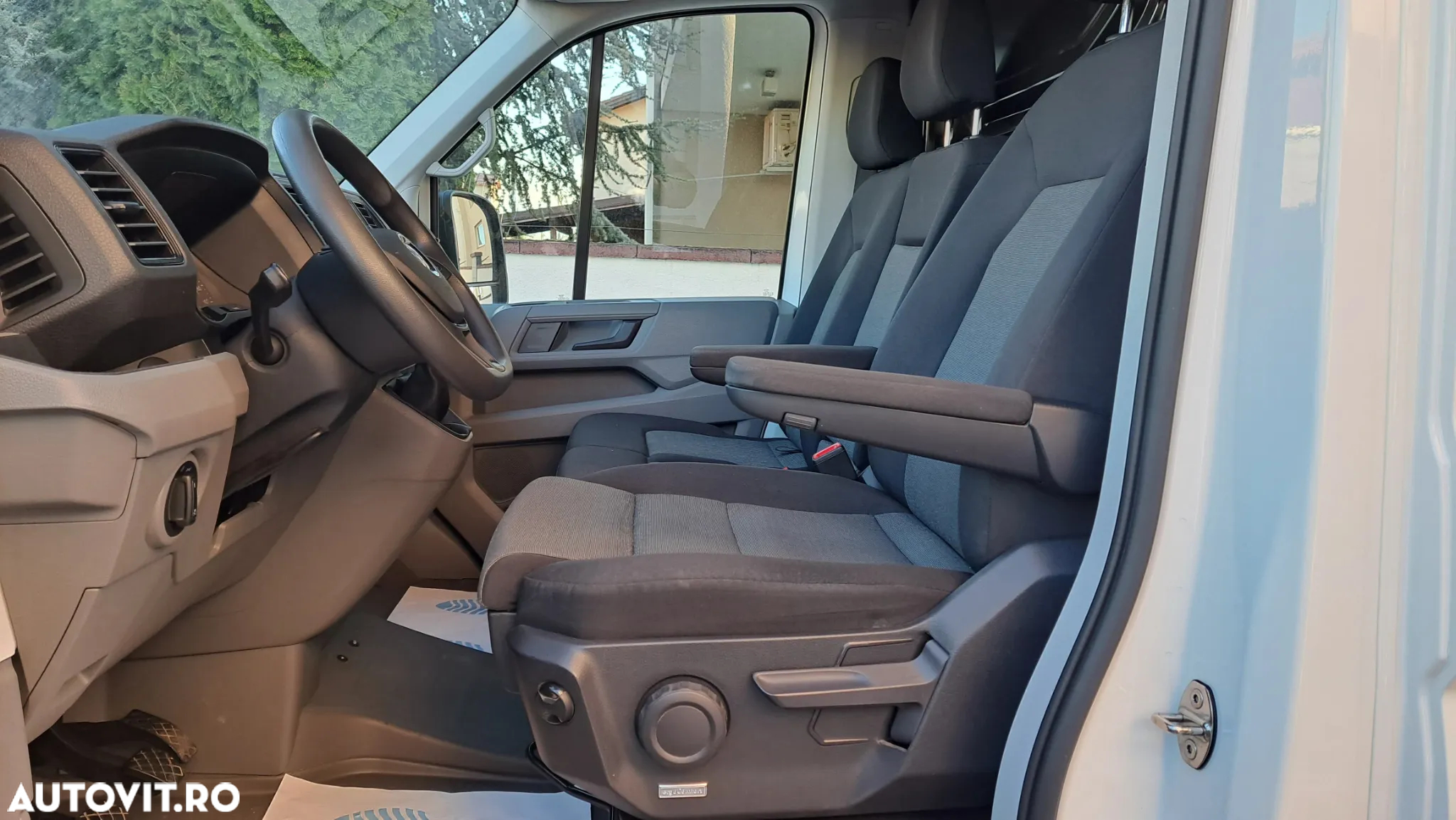 Volkswagen CRAFTER VAN L3H3 BUSINESS LINE FWD - 24