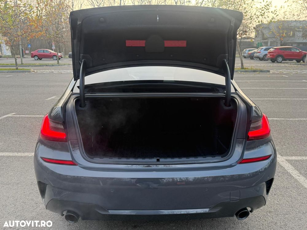 BMW Seria 3 330i xDrive AT - 22