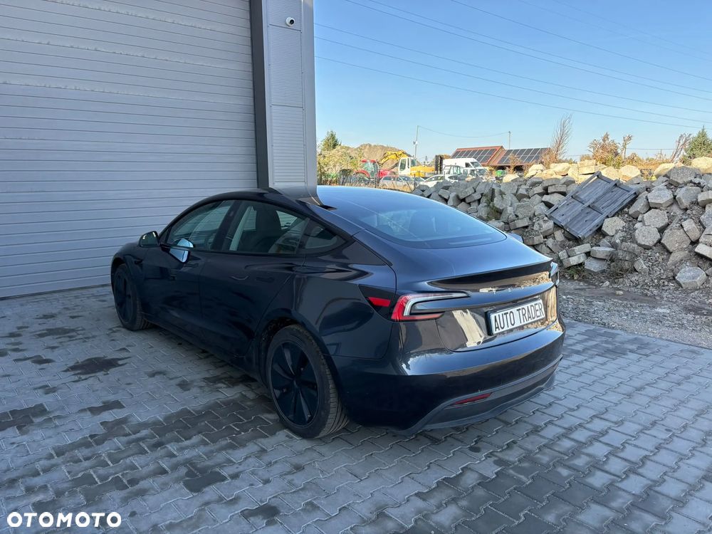 Tesla Model 3 - 4