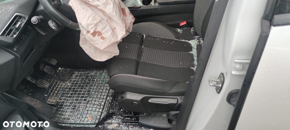 Peugeot 3008 1.2 PureTech Active S&S - 11