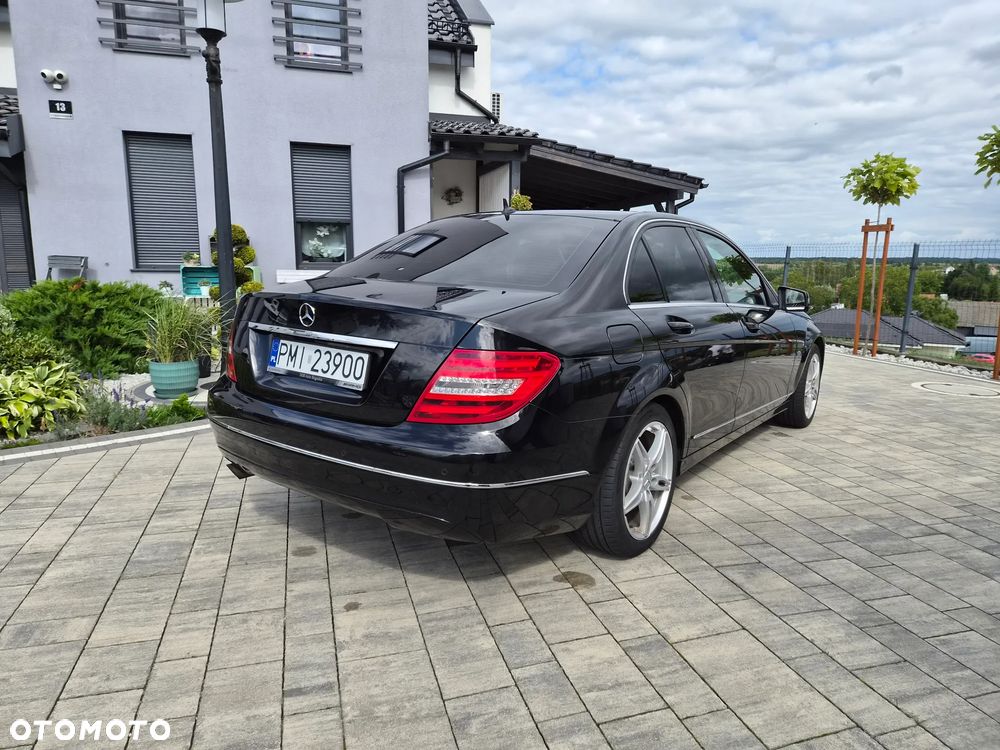 Mercedes-Benz Klasa C 180 CGI BlueEff Avantgarde - 3