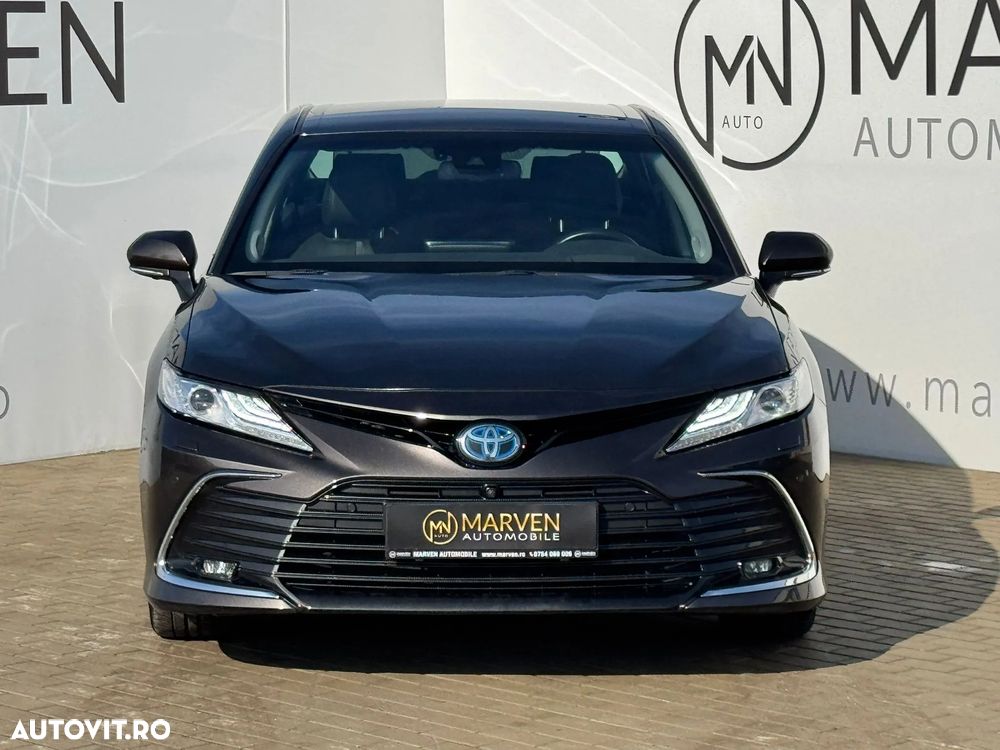 Toyota Camry Luxury - 2