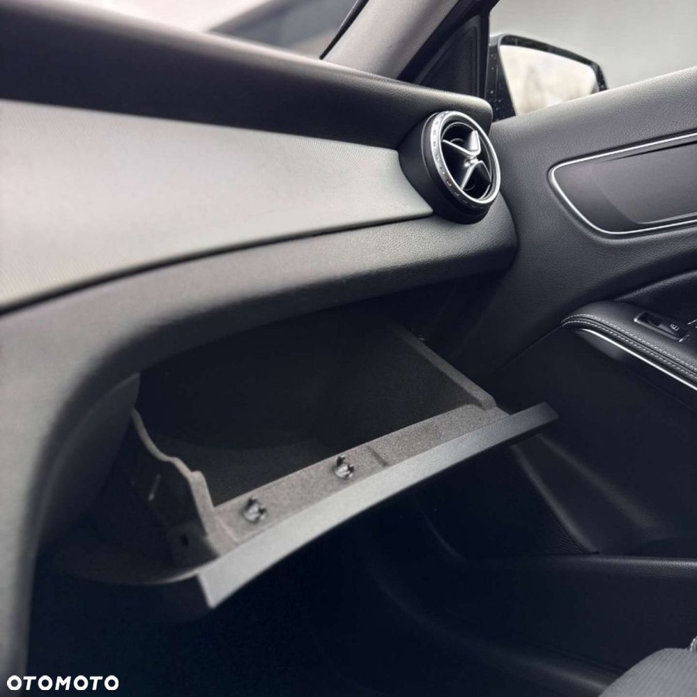 Mercedes-Benz GLA - 39