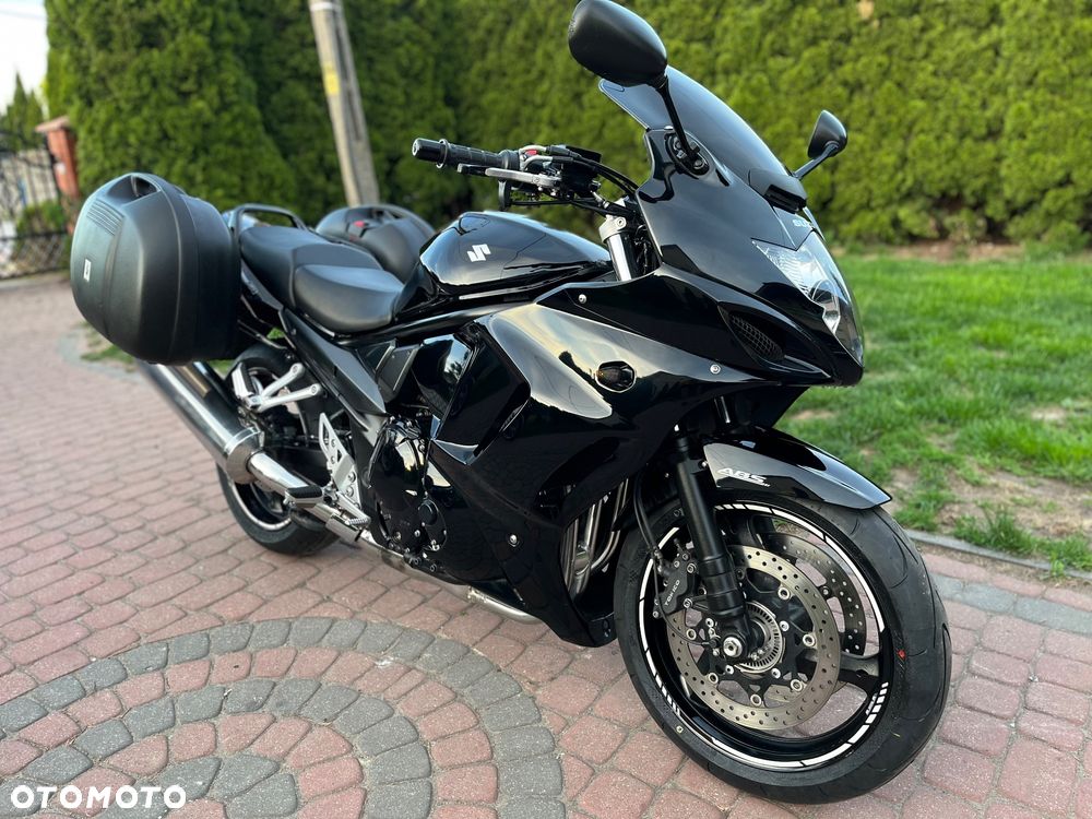 Suzuki GSX - 32