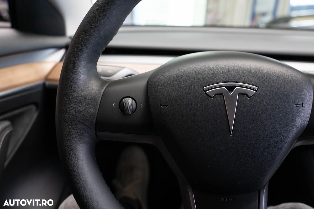 Tesla Model 3 Long Range AWD Premium - 24