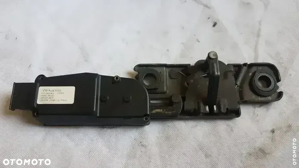 Zamek dociąg klapy Audi A6 C6 - 1