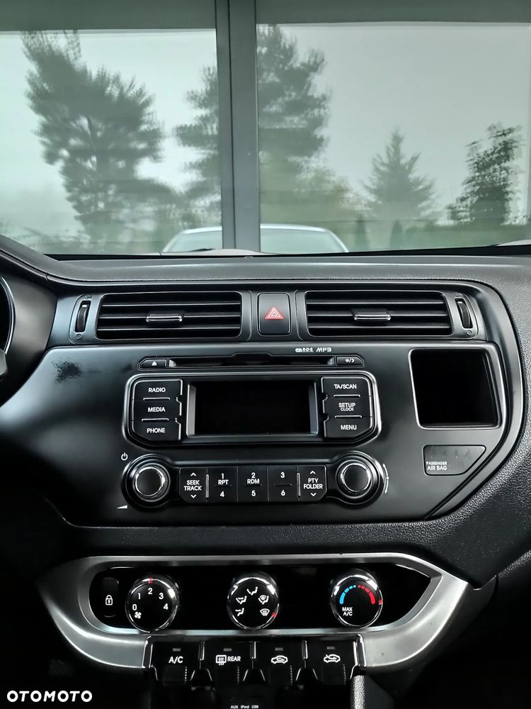 Kia Rio - 20