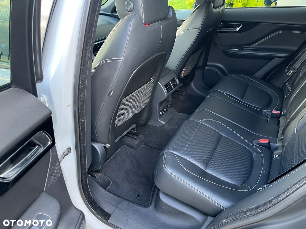 Jaguar F-Pace 20d AWD R-Sport - 13