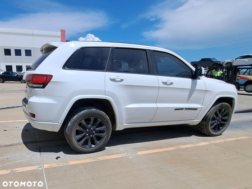Jeep Grand Cherokee - 8