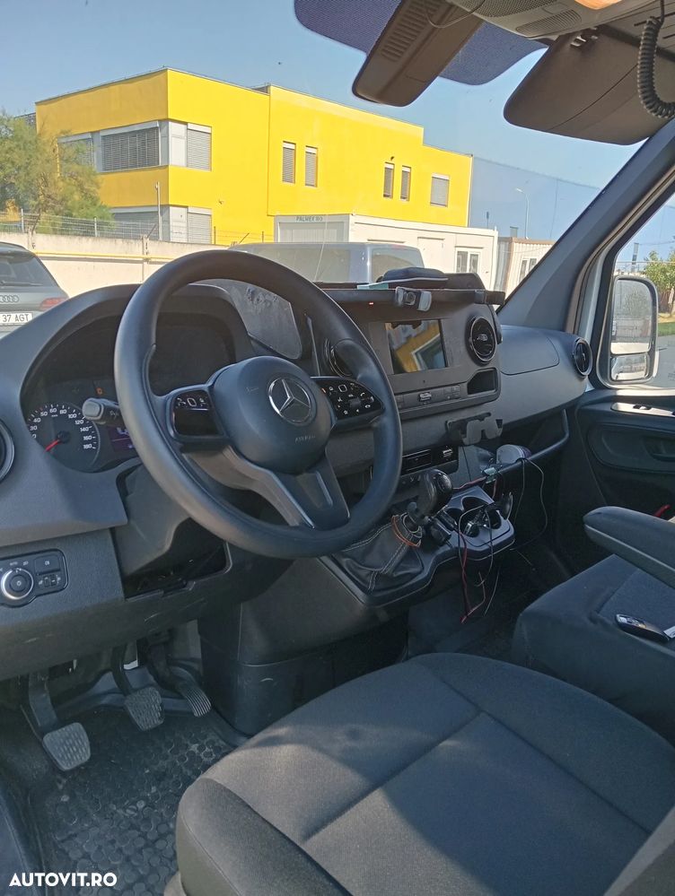 Mercedes-Benz Sprinter - 2