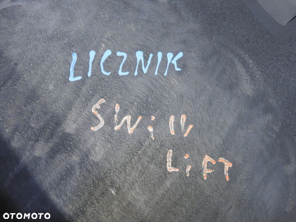 RAMKA OSŁONA LICZNIKA SUZUKI SWIFT IV LIFT - 5