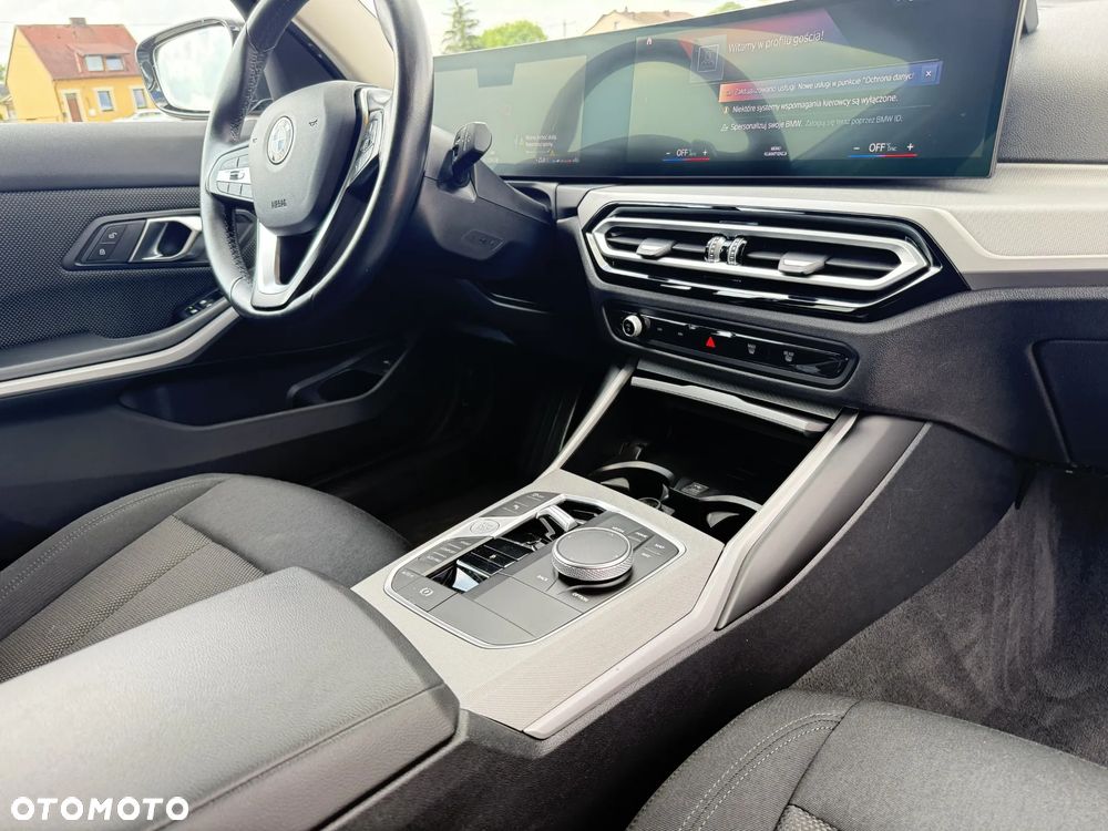 BMW Seria 3 318d mHEV - 26