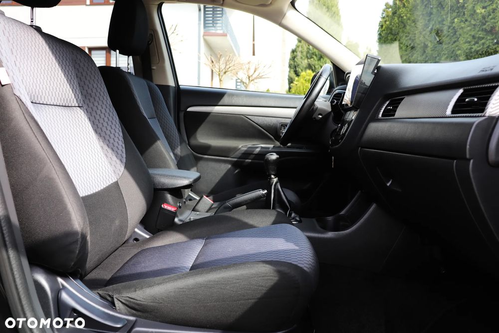 Mitsubishi Outlander 2.0 Intense 2WD - 23