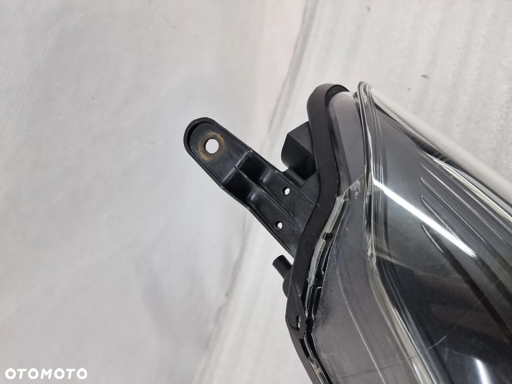 TOYOTA YARIS 3 III LIFT 14- KOMPLET LAMP PRZEDNICH PRZÓD LEWA + PRAWA , SOCZEWKA , NR AUKCJI LA677 - 14