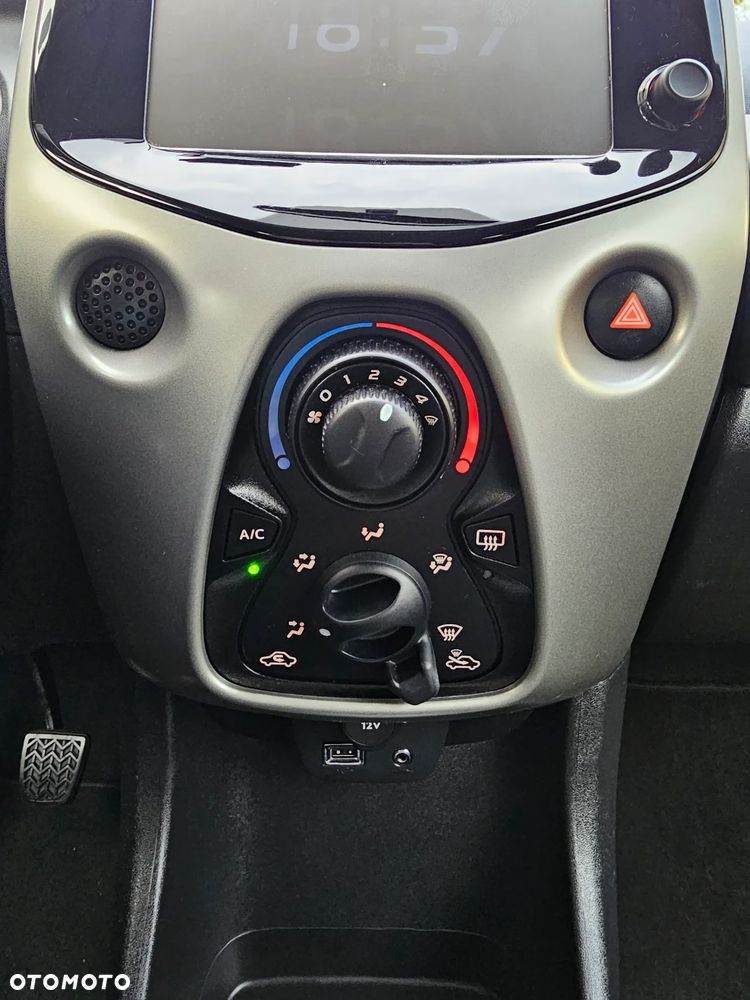 Toyota Aygo x mit x-business Paket - 27