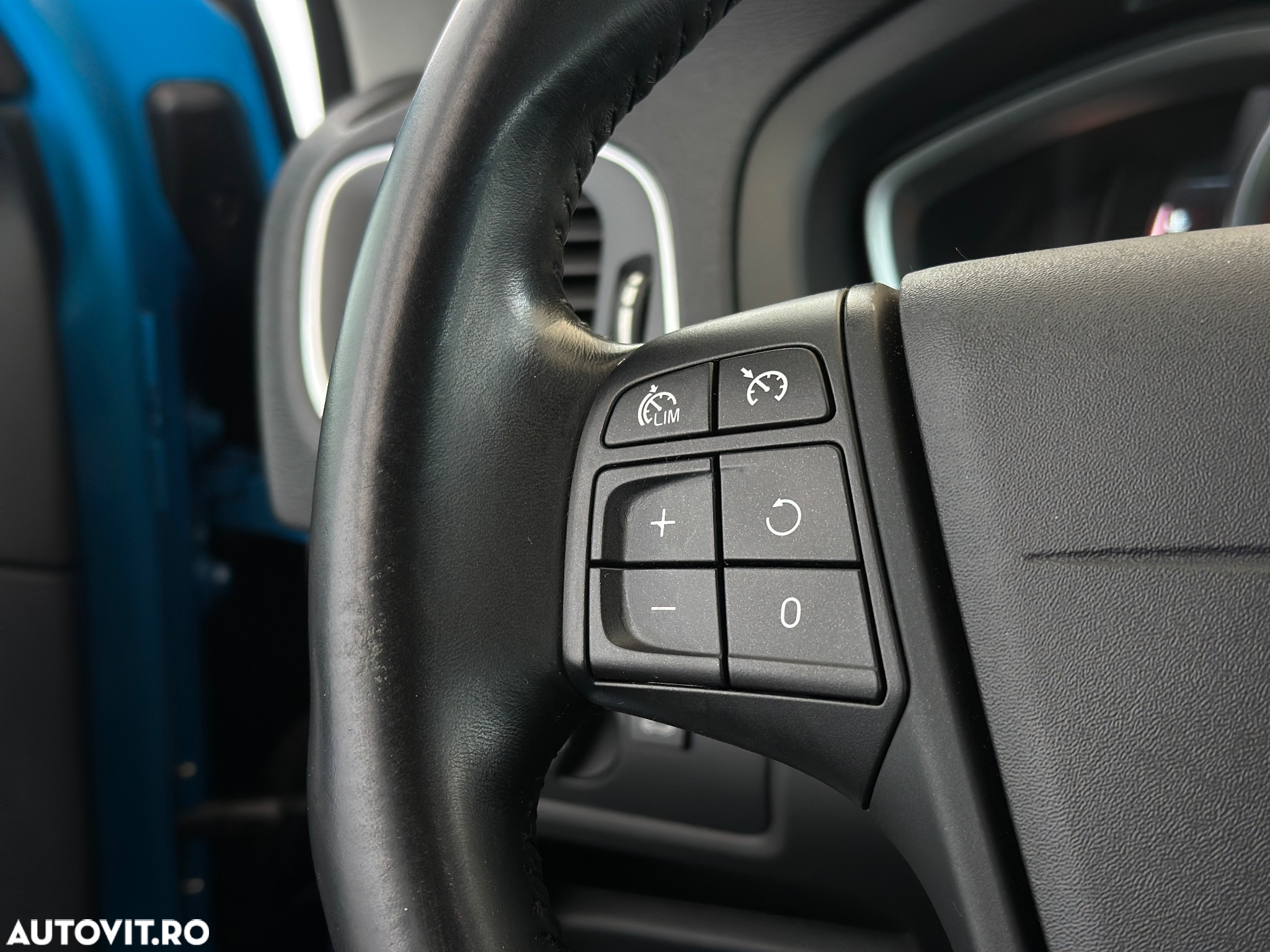 Volvo V40 D2 R-Design - 18
