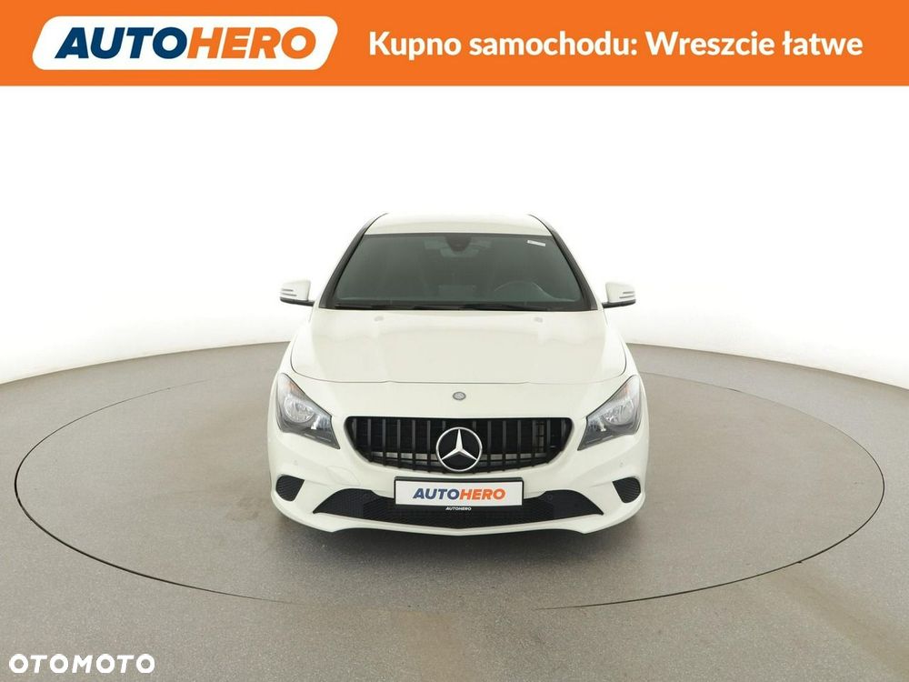 Mercedes-Benz CLA 180 Urban - 12