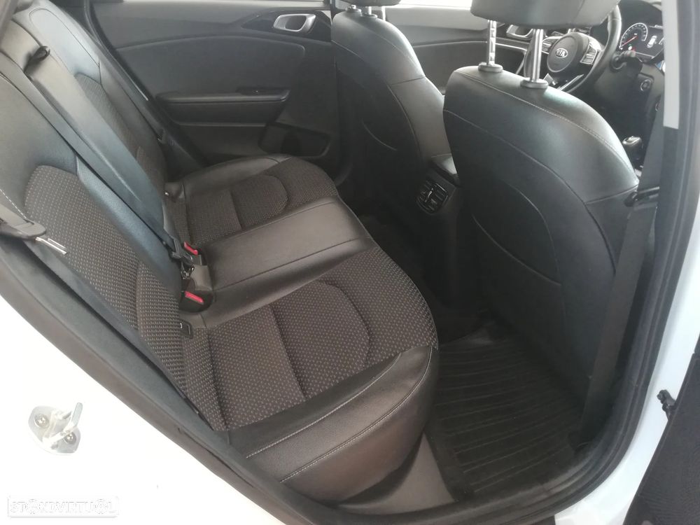 Kia Ceed SW 1.6 CRDi Eco-Dynamics+ (48V Mild-Hybrid) Spirit - 8