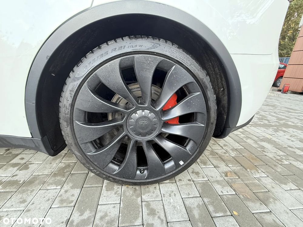 Tesla Model Y Performance AWD - 14