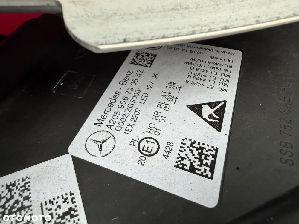 Mercedes-Benz Klasa C 200 9G-TRONIC AMG Line - 38