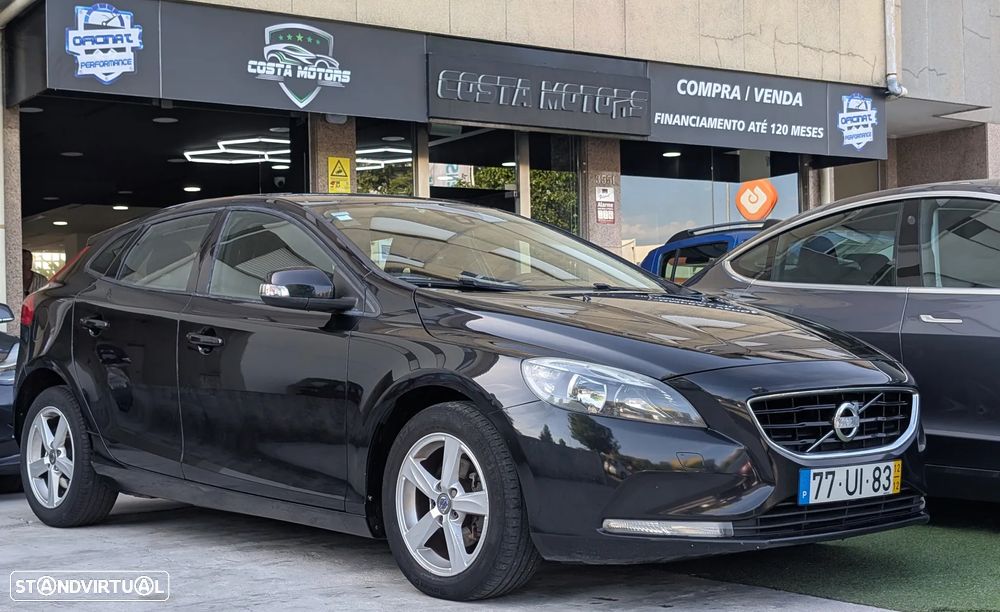 Volvo V40 D2 Momentum - 1