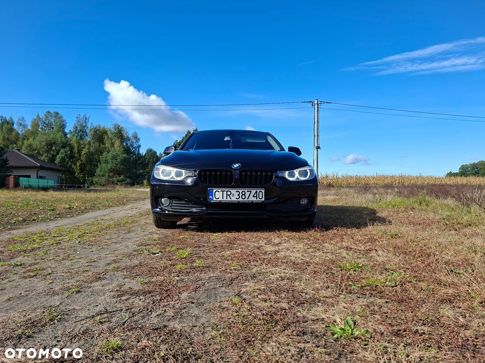 BMW Seria 3 318d Touring - 3