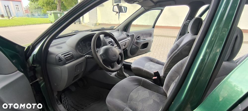 Renault Clio - 8