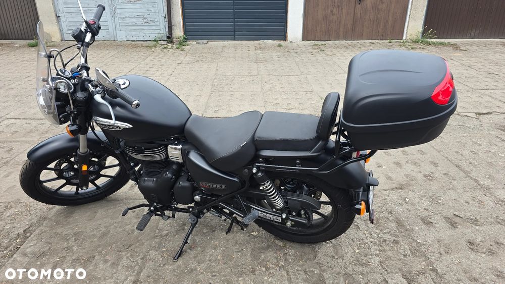 Royal Enfield Meteor - 1